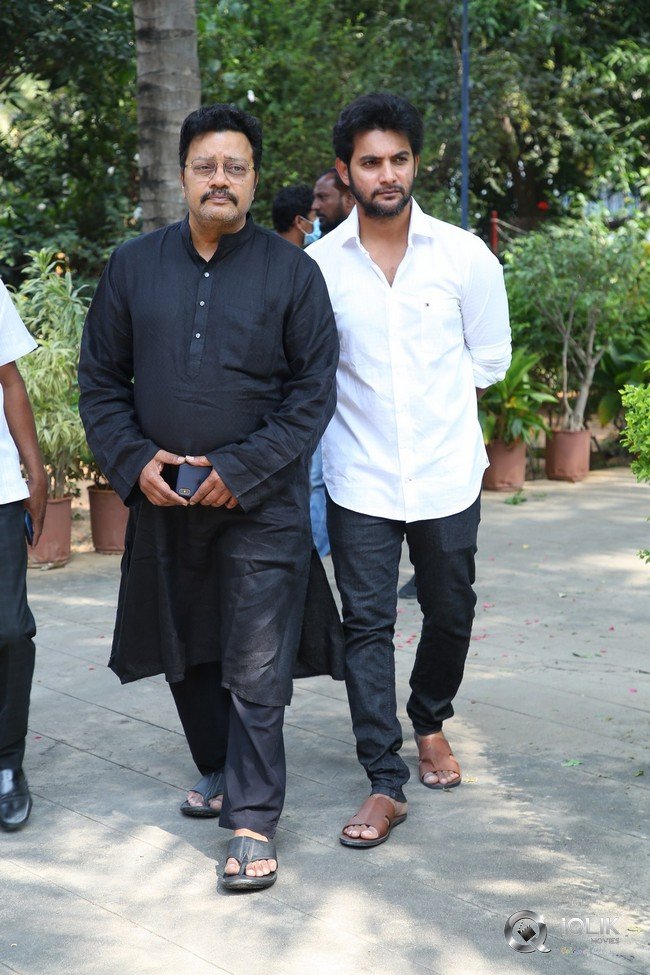 Celebrities-pay-homage-to-superstar-Krishna